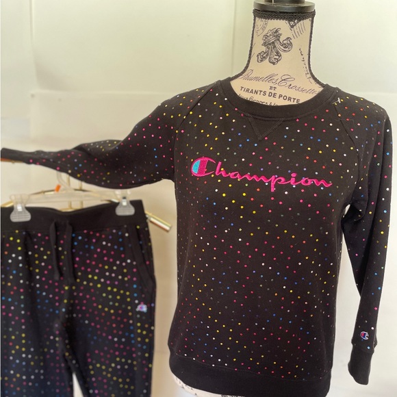 Champion sweatsuit stunningly cute buy from a veteran needs 5 dental implants - Picture 6 of 17